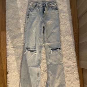 Raka jeans  - Snygga raka jeans aldrig använda 