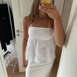 Topp - Super fin topp från bikbok som inte säljs längre, den är använd ett fåtal gånger men ser ny ut🫶🏻