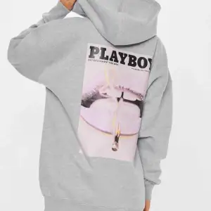 Säljer denna Playboy hoodien som sitter oversized. Har S och tycker den sitter fint💗