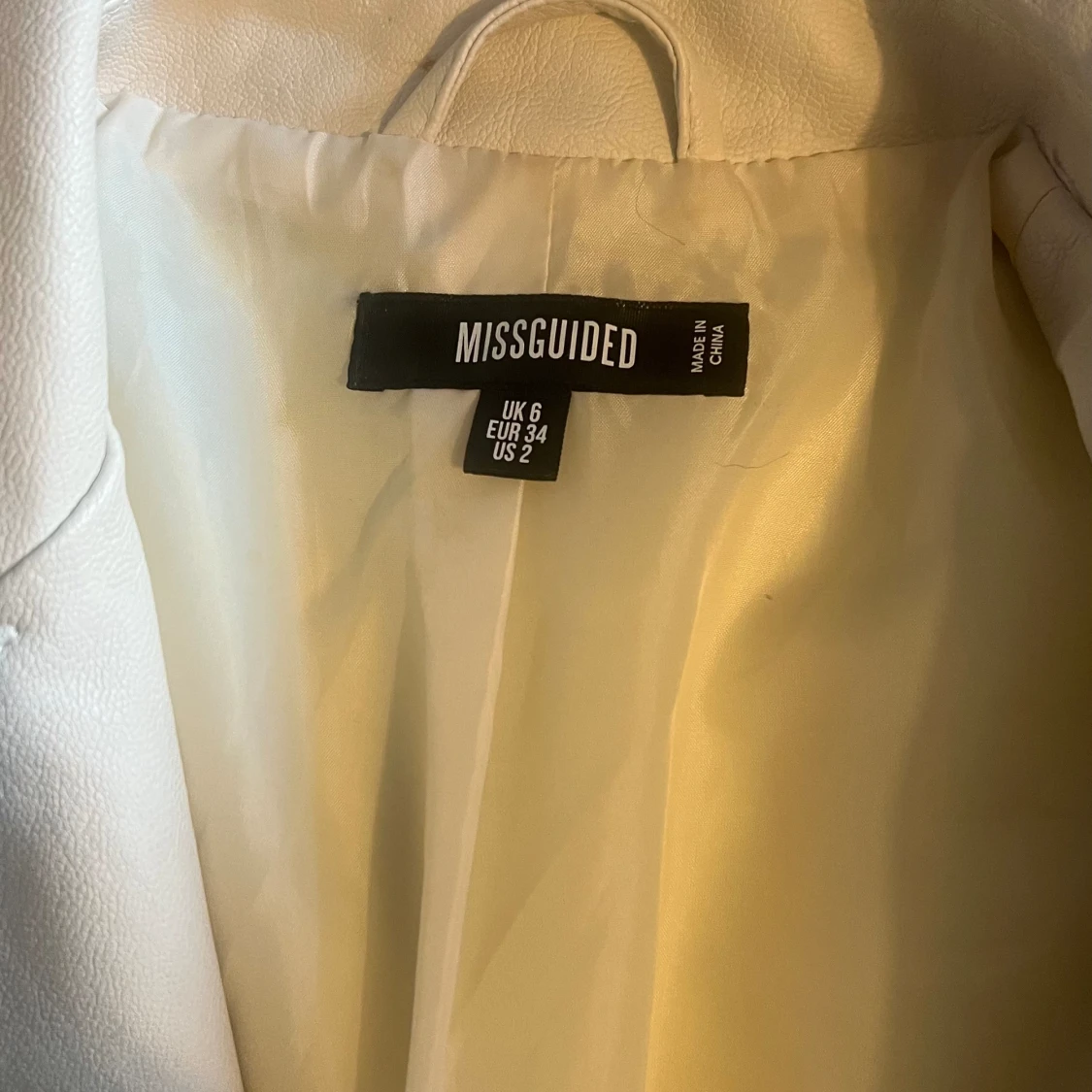 Beige/vit skinnjacka  - 91