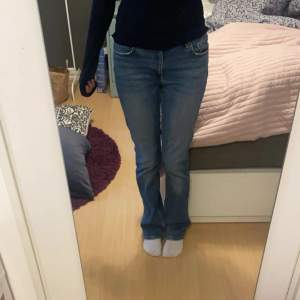 Blåa jeans från Gina tricot med storlek 164💖 En liten fläck på framsidan.
