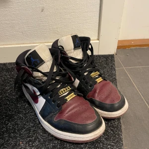 Jordan dam  - Plommonröda Jordan i stolek 40. 