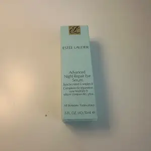 Oanvänd Estee Lauder eye serum 15ml. Rensar inför flytt.  Skickas mot fraktkostnad som köparen får stå för. 