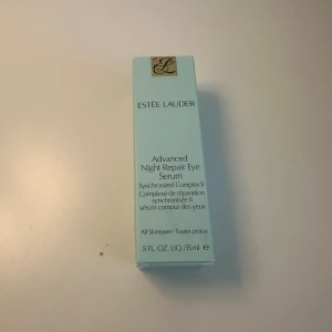 Estee lauder eye serum - Oanvänd Estee Lauder eye serum 15ml. Rensar inför flytt.  Skickas mot fraktkostnad som köparen får stå för. 