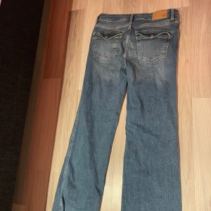 Lager 157 jeans - Low waist, short lenght. Knappt använda.