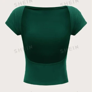 Mörkgrön rygglös topp - Mörkgrön rygglös topp fråm SHEIN  i strl Xs Mycket bra skick  Använd fåtal gånger Kom privat för frågor och bilder’