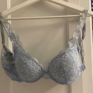 Bh med spets - Bh från Lindex modellen malva, 75B! Endast provad men för stor för mig☺️
