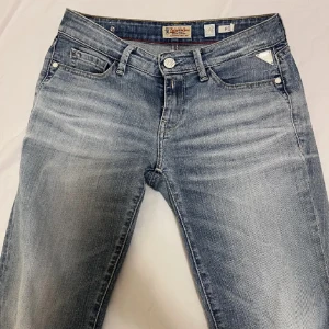 Replay jeans - Supersnygga lågmidjade replay jeans, aldirg använda köpta för 500kr. 