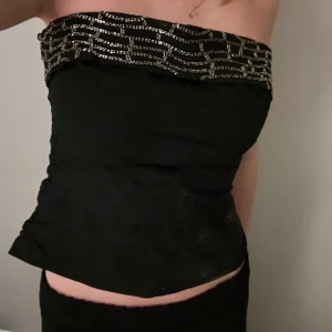 Fest topp - Så fin topp! Aldrig kommit till användning, helt ny💕 storlek M men passar oxå S