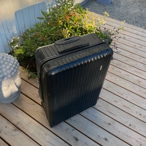 Rimowa Check-In L - Säljer nu min Rimowa som passar för dig som vill resa med stil.