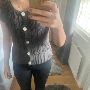 Stickad kofta - Super söt stickad kofta💞