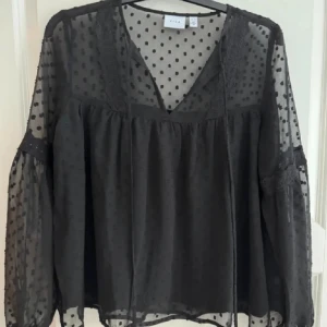 Vila blus  - Jätte fin blus, aldrig använd. Lånad bild