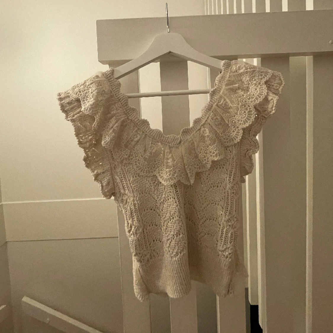 spetsig topp från zara helt oanvänd  - 90