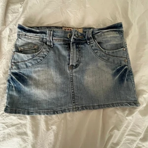 Jeanskjol - Så fin jeanskjol som är perfekt till sommaren!!