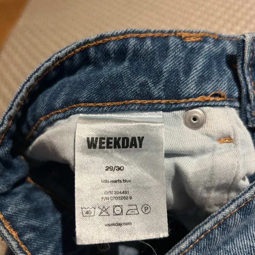 Utsvängda jeans från weekday i modellen mile. W29 och L30.. Jeans & Byxor.