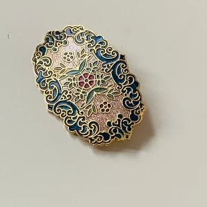 Brosch  - Vintage brosch med sirliga guldfärgade konturer 