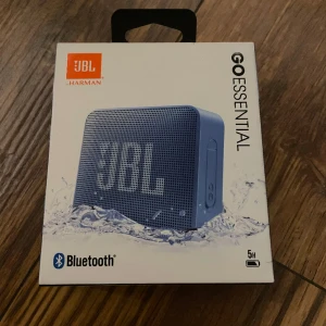Blå JBL högtalare - Nypris 300+ mitt pris 100 kr högtalaren är oöppnad