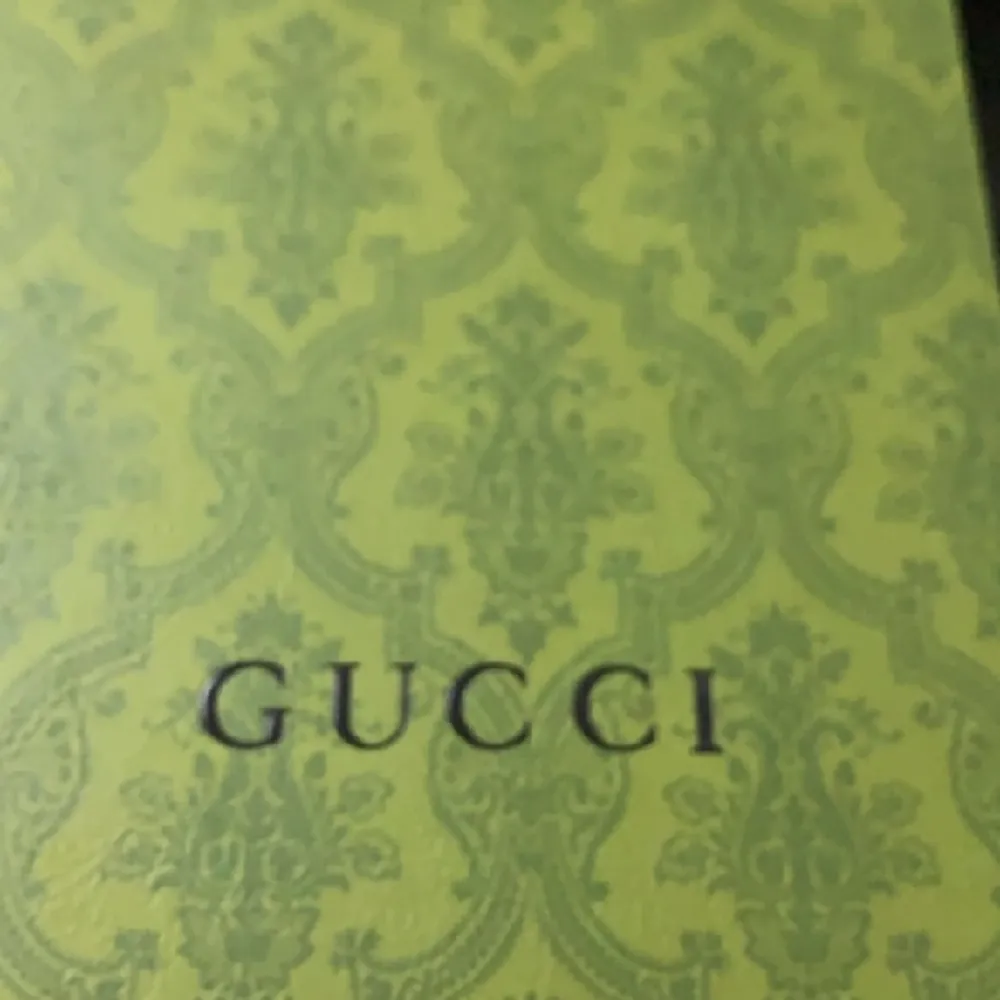 Gucci keps svart storlek M helt ny box och påse följer med . Övrigt.