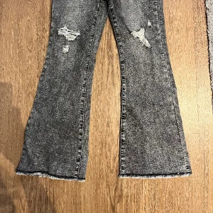 Snygga jeans från shein.  - Jättefint skick som aldrig är använda.