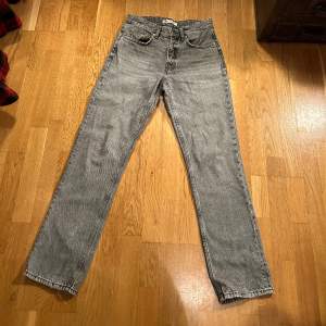 Zara jeans storlek 38. Rak passform. Skick 7/10