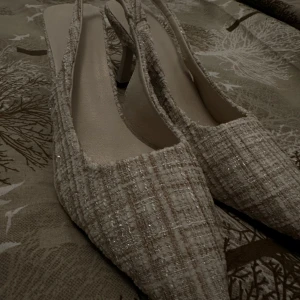 Heels - Too small on me. Size 39