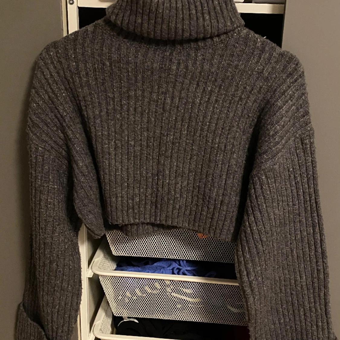 Kort stickad tröja - 90