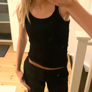 Svart linne - Svart linne från gina, jättefint men har inte kommit till användning, storlek xs 