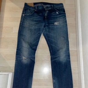 Dondup - Snygga Dondup i modellen Samuel. Bra skick i storlek 36