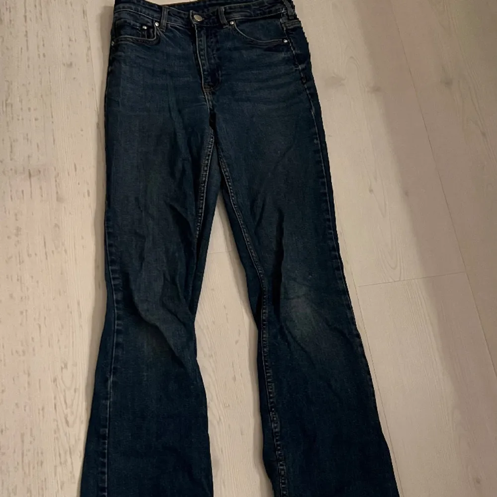 fina jeans i bra skick men används inte längre. Jeans & Byxor.