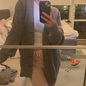 Stickad långkofta - Kofta från Gina tricot Storlek M. Passad mig som är S! 