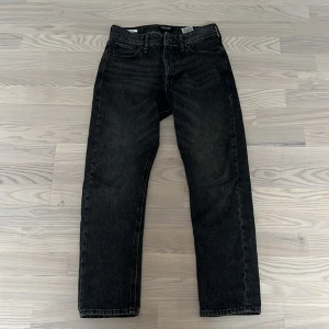 Jeans  - Väldigt bra skick endast användt dom runt 5 gånger. Säljer dom för att använder aldrig. Mer info eller bilder skriv 