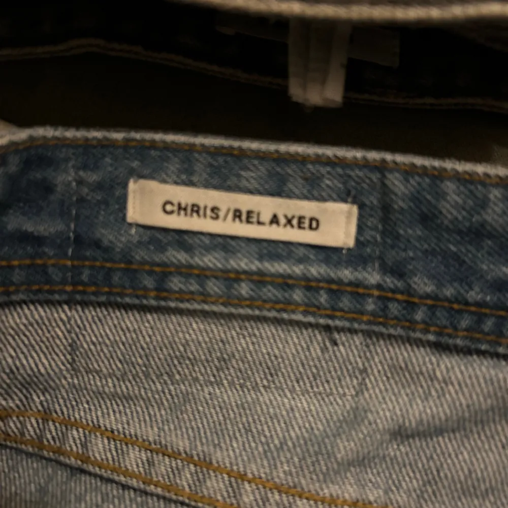 Ett par riktigt snygga Jack and Jones jeans i storlek 32:34 som e sparsamt använda. Modellen på byxan är chris/relaxed. Modellen på bilden är 184 cm lång. Jeans & Byxor.