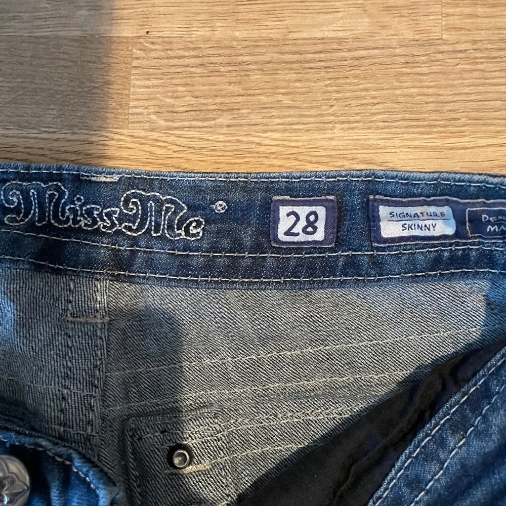 Miss me w28 köptes här på Plick för i januari , jeansen var för stora till min dotter. . Jeans & Byxor.