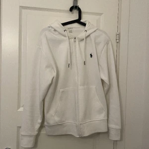 Vit polo kofta nyskick  - Använd en gång storlek s 