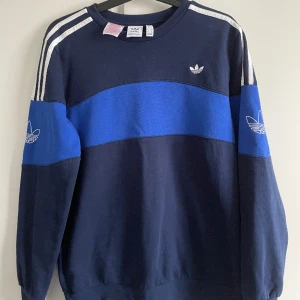 Adidas sweatshirt  - En Adidas sweatshirt i jätte bra skick 8/10. Storlek: S/170cm 