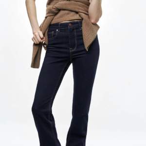 Säljer dessa nästan helt nya jeans ifrån zara💓 köparen står för frakten 
