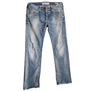 straight replay jeans, stl 34, skriv för mått