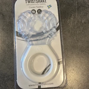 Bitring twistshake  - Bitring twistshake 2+  Oöppnad och färgen är vit 