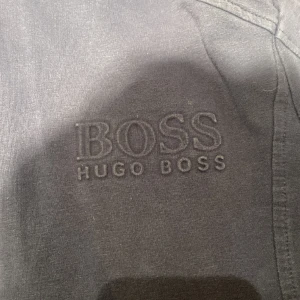 Hugo boss zip hoodie - Bra skick,inga slitningar eller hål. 