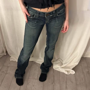 Lågmidjade jeans - Snygga vintage lågmidjade jeans!💋 Modell:167cm