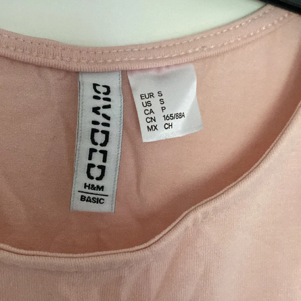 Klänning från H&M i storlek S, bra skick. Klänningar.