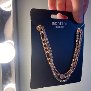 Halsband  - Säljer detta helt oanvända halsband  eftersom de inte kommer till användning 