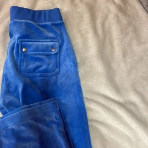 Juiciy couture  - Säljer dessa juicy couture byxor använda 2 gånger 💙storlek S