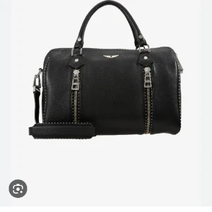 Zadig väska  - Zadig Voltaire sunny bag svart med silvriga detaljer! medium storleken, köpt på Zalando. Ny skick!   En praktisk väska som rymmer det mesta!