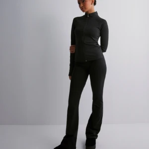 Långärmad träningströja - Superskön träningströja som bara använts fåtal gånger. Ordinarie pris 349kr.  Strl S 