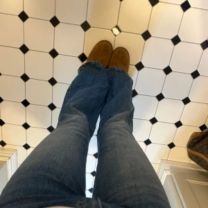 Jeans ifrån NAKD - Använda endast en gång, utsvängda. Jag är 1.69 lång. 💘