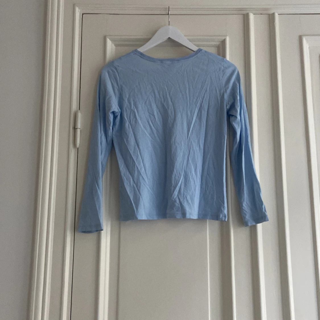 Ljusblå tröja ifrån Polo Ralph Lauren. Vet ej storlek men är lite för stor på mig som har storlek XS och 158/164💘 - 91