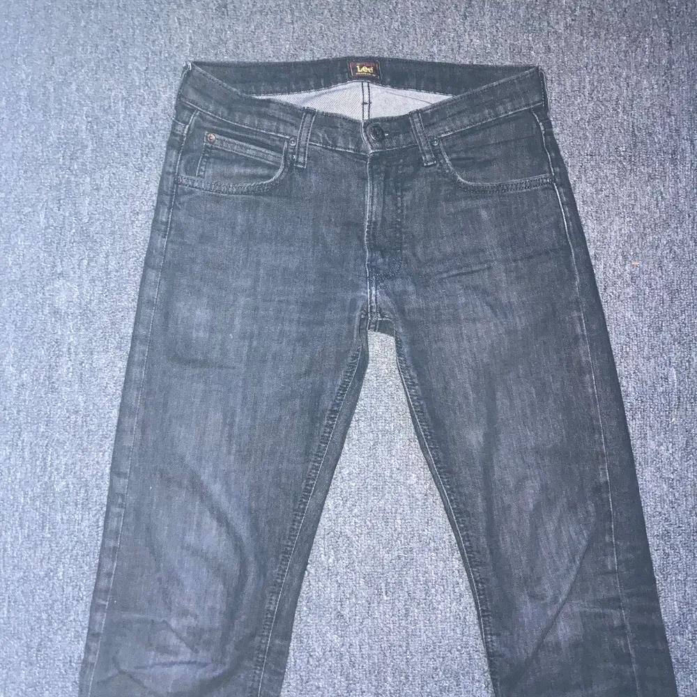 Säljer feta Lee jeans. W29 L32. Bra skick. Säljer för att jag vuxit ur de.. Jeans & Byxor.