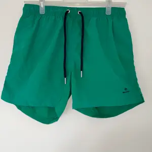 Säljer nu mina Gant bad shorts på grund av att jag gillar inte färgen på dem. Aldrig använt, skriv för mer info, bilder  