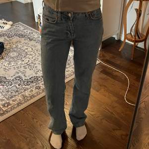 Low waist jeans från bik bok